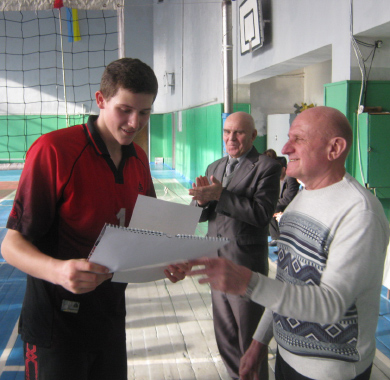 Полтавець Артем Півень отримує нагороду кращого гравця «фіналу восьми»