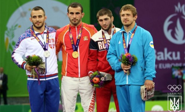 Дмитро Пишков (крайній зправа) з іншими призерами