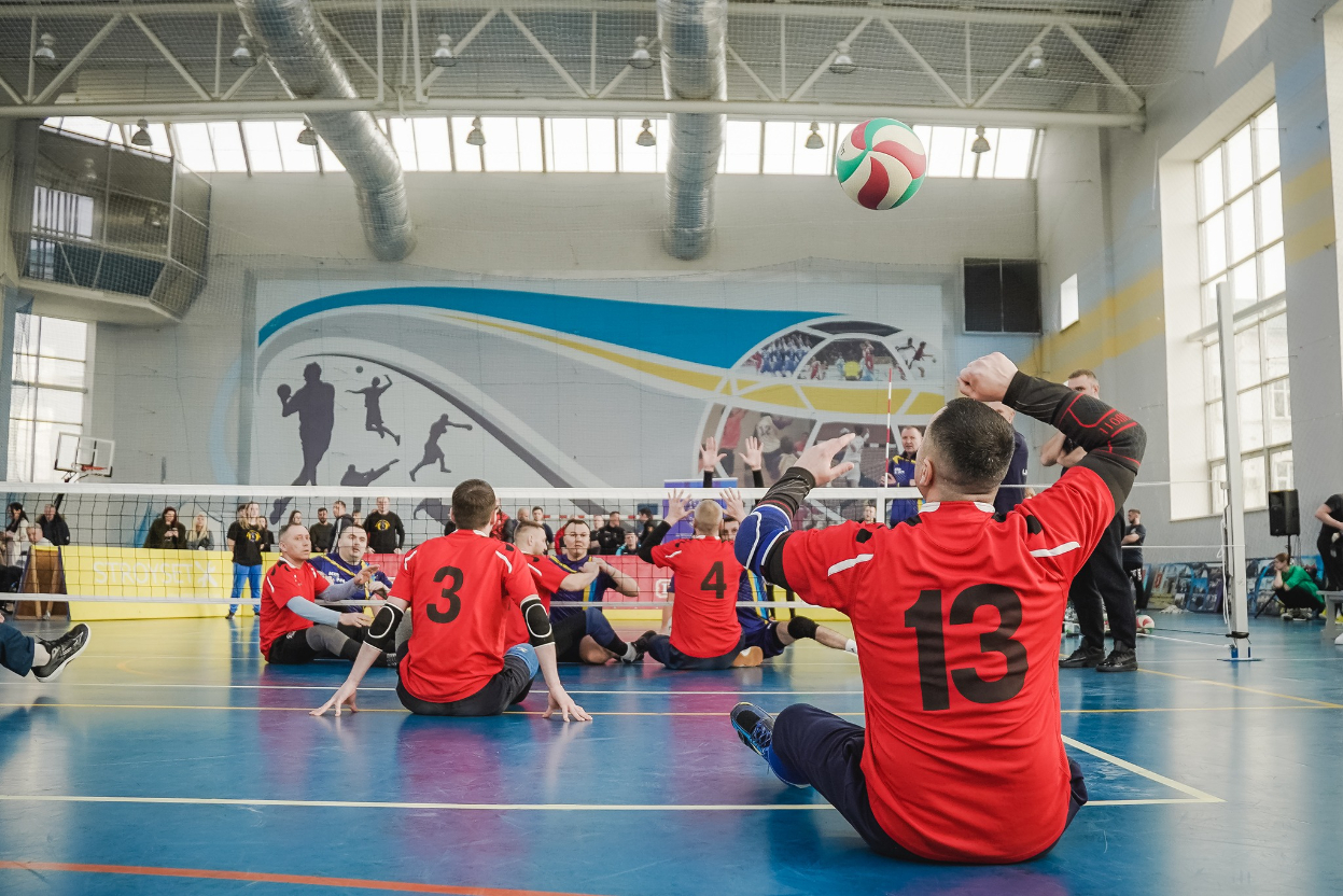 У Полтаві відбувся Відкритий чемпіонат області з волейболу сидячи: полтавська команда стала другою