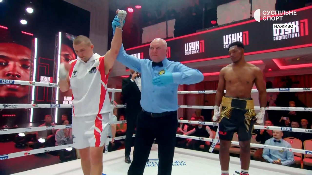 Нокаутував суперника у першому раунді: Олександр Хижняк дебютував у професійному боксі