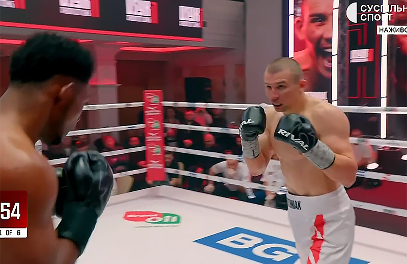 Нокаутував суперника у першому раунді: Олександр Хижняк дебютував у професійному боксі