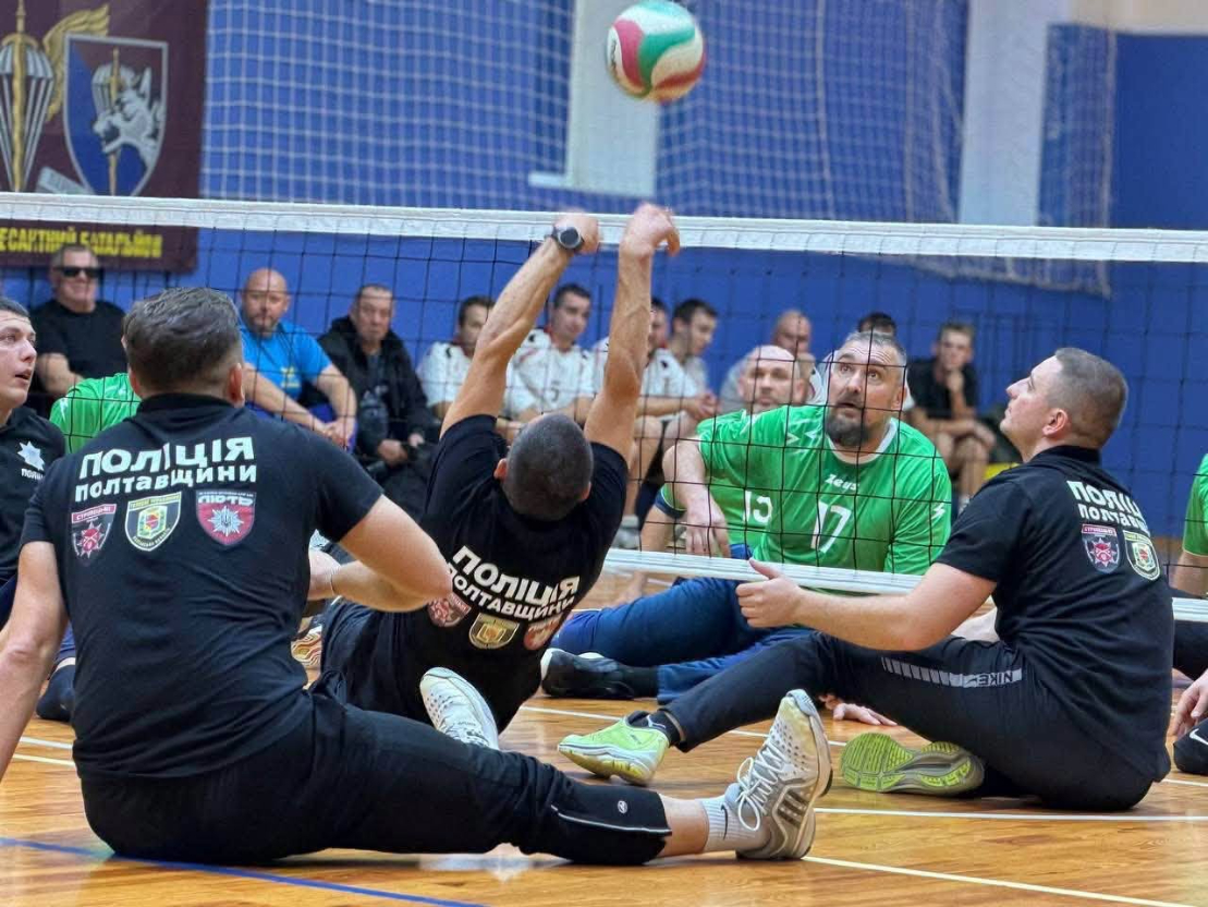 У Полтаві визначили чемпіона області з волейболу сидячи